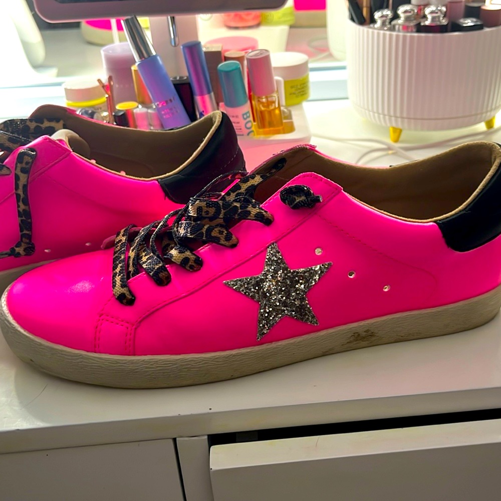 Gently worn sneakers, size 9